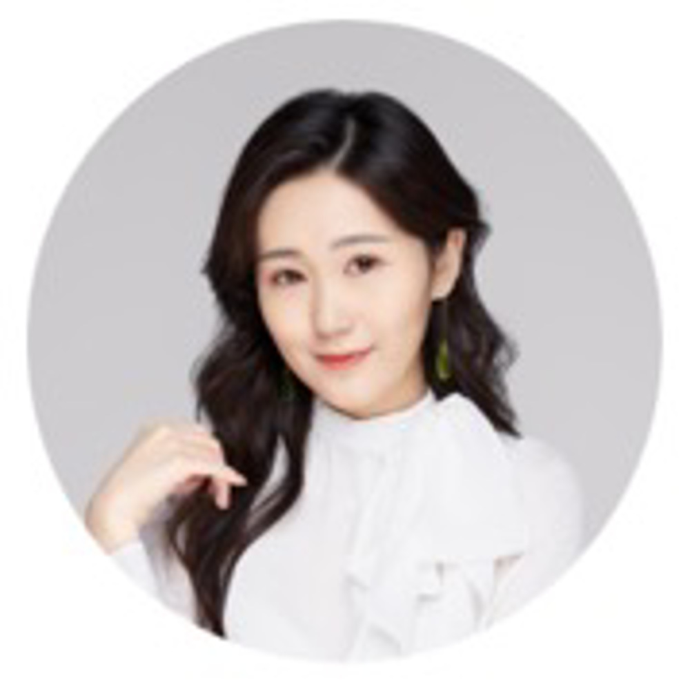 A person posing for the camera
Description automatically generated